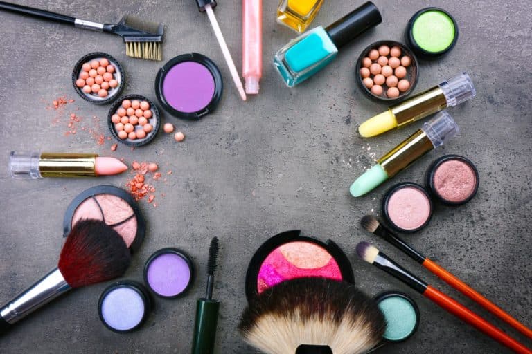 Les avantages et les contraintes des cosmétiques bio du commerce ou faits maison