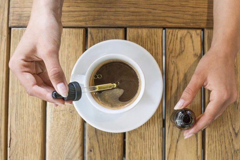 Huile de CBD : qu&rsquo;est-ce que c&rsquo;est et comment ça marche ?