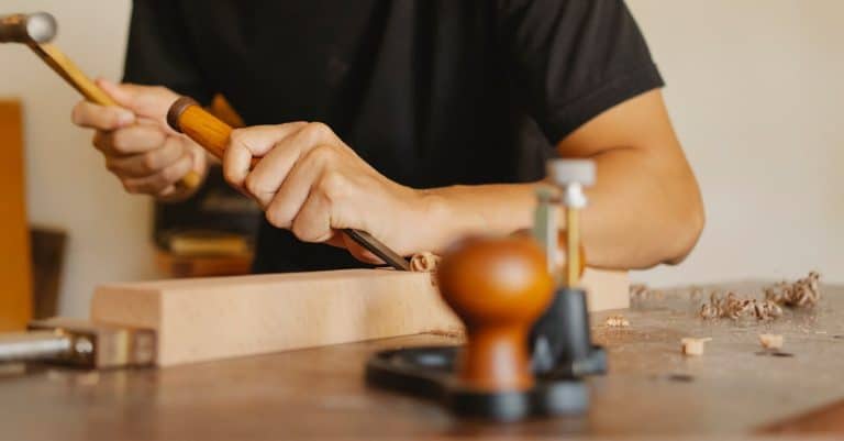 Comment apprendre à fabriquer des meubles durables en bois ?