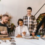 Comment créer des bijoux avec des matériaux recyclés lors d&rsquo;un atelier ?