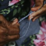 Comment transformer vos vieux habits en sacs écologiques ?