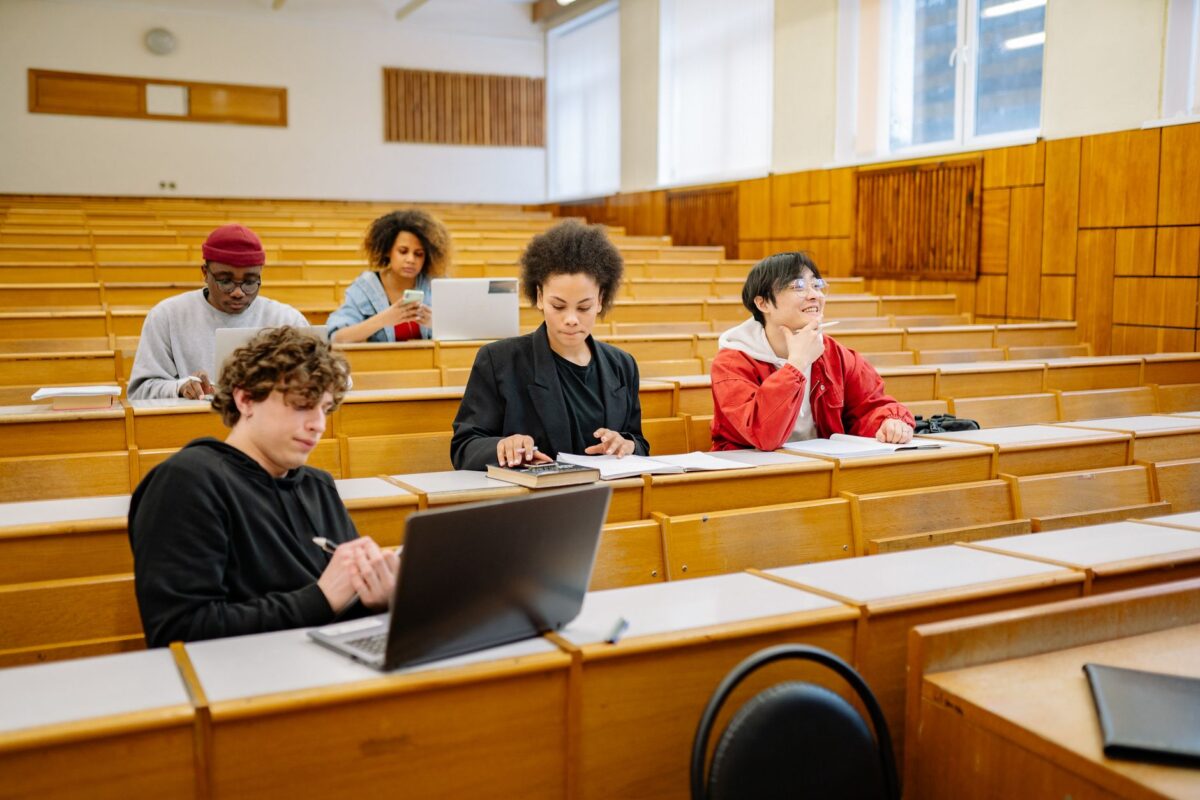 Des étudiants de Pau et Bayonne repensent le voyage en van durable